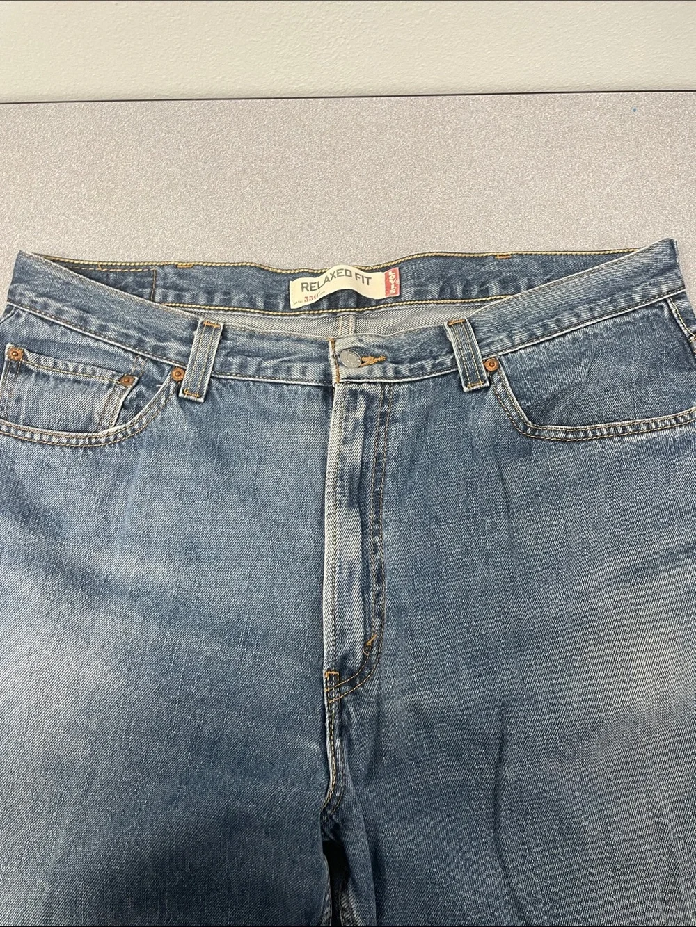 Levi's 550 Men's Straight Jeans - Medium Blue Denim with Tan Patch40x25